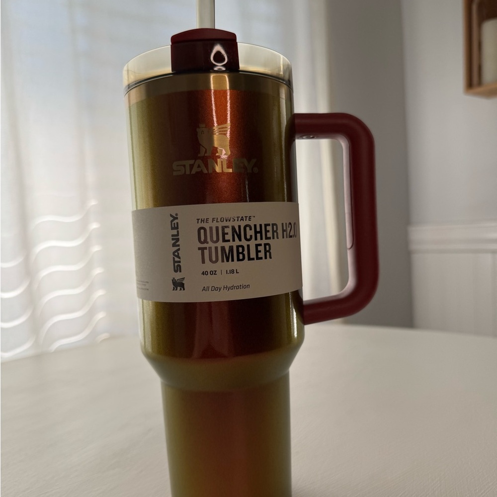 Stanley Bell Bottom Country Red Tumbler - Picture 6 of 8